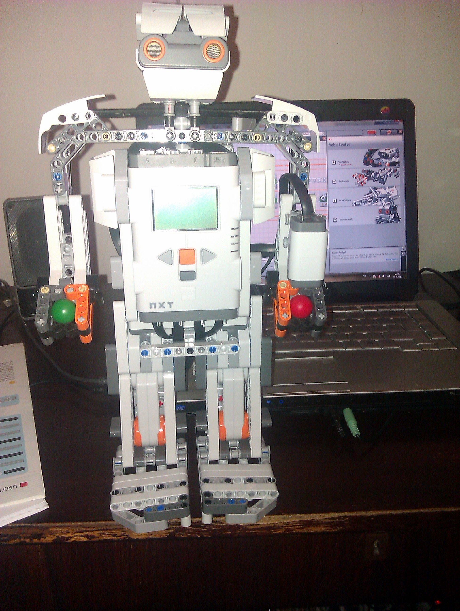 Lego Mindstorms NXT 2.0 - Humanoid first steps
